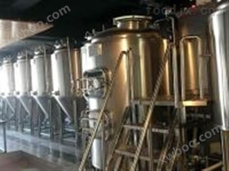 成都酒馆可以生产3000升精酿啤酒设备发酵罐