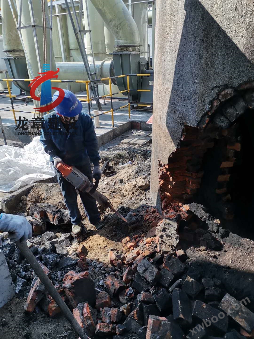 专业人工拆除砖烟囱施工     浙江宁波锅炉烟囱拆除公司