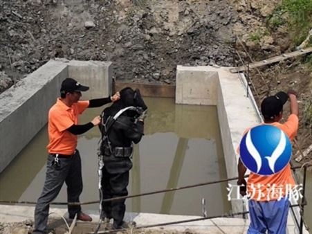 新疆管道口气囊封堵公司、潜水员水下封堵作业