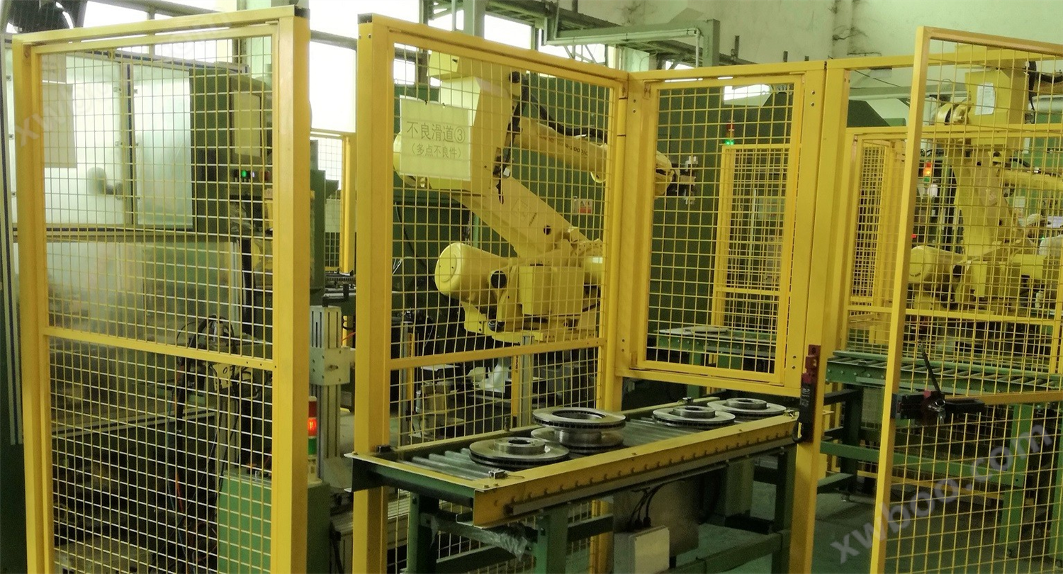 刹车盘CNC加工机床自动上下料机器人自动生产线案例图片1