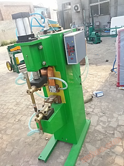 气动点焊机.jpg 气动点焊机.jpg